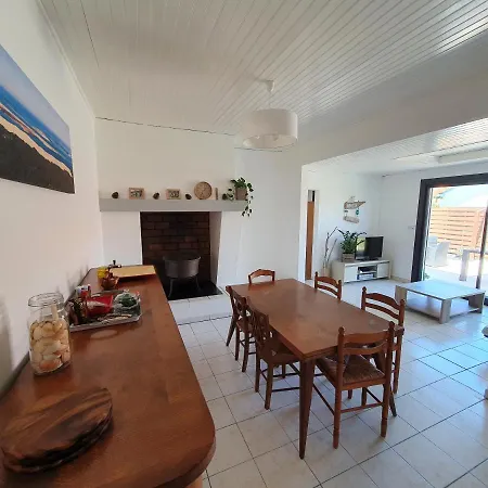 بيت للعطل Maison Calme A 50 M De La *